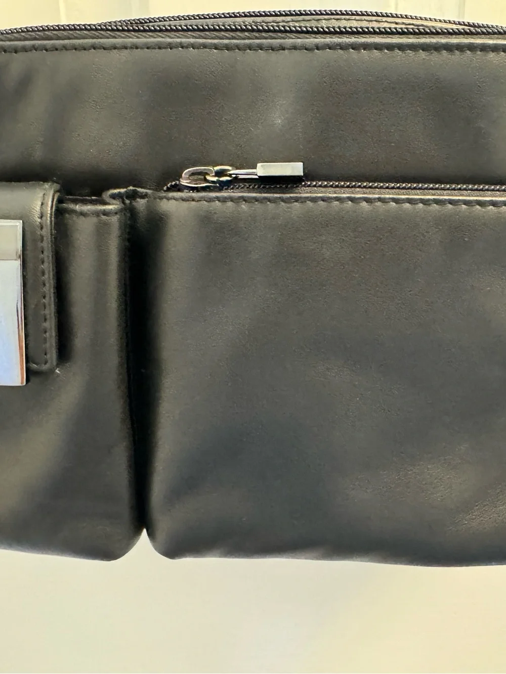 NEW Genuine Leather Crossbody Shoulder Bag - New w/Out tags - Black
